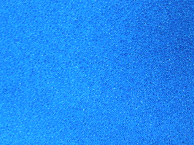 Pianka zmiękczająca niebieska gr. 7mm, szer. 130 cm